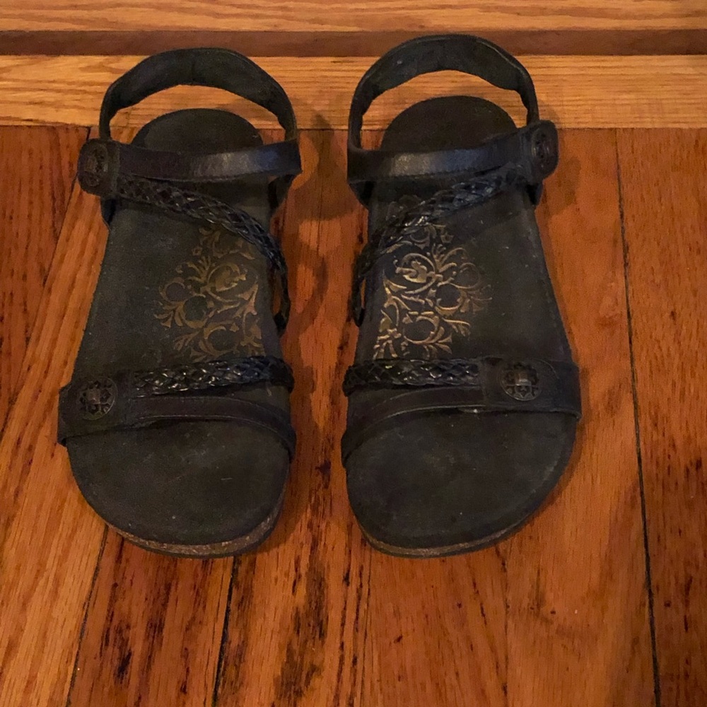 Aetrex black leather sandals 8.5 / 39